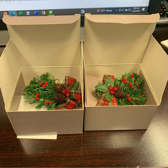 Avon evergreen light up pin Holiday Pinecone and Berry NIB 1991 - Picture 3 of 5